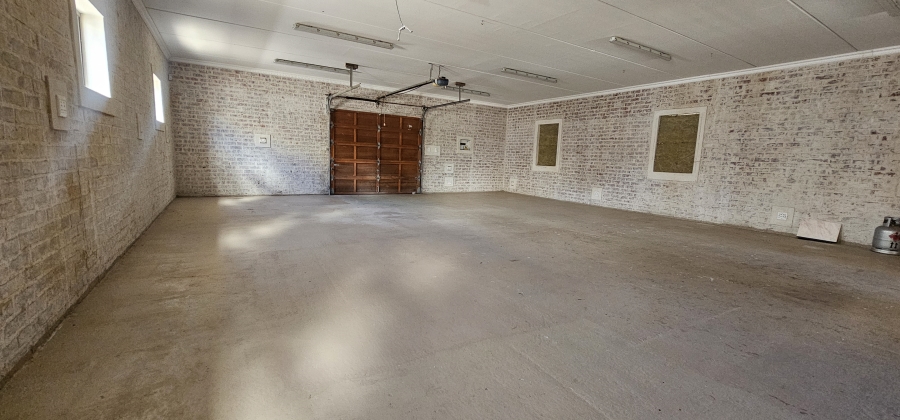 5 Bedroom Property for Sale in Middedorp Western Cape